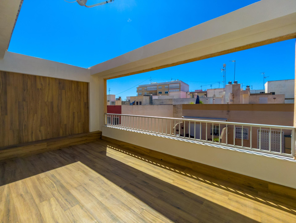 For sale - 3 Bedroom 2 Bathroom Apartment - Middle Floor Apartment in Torrevieja - Playa Del Cura  - Alicante