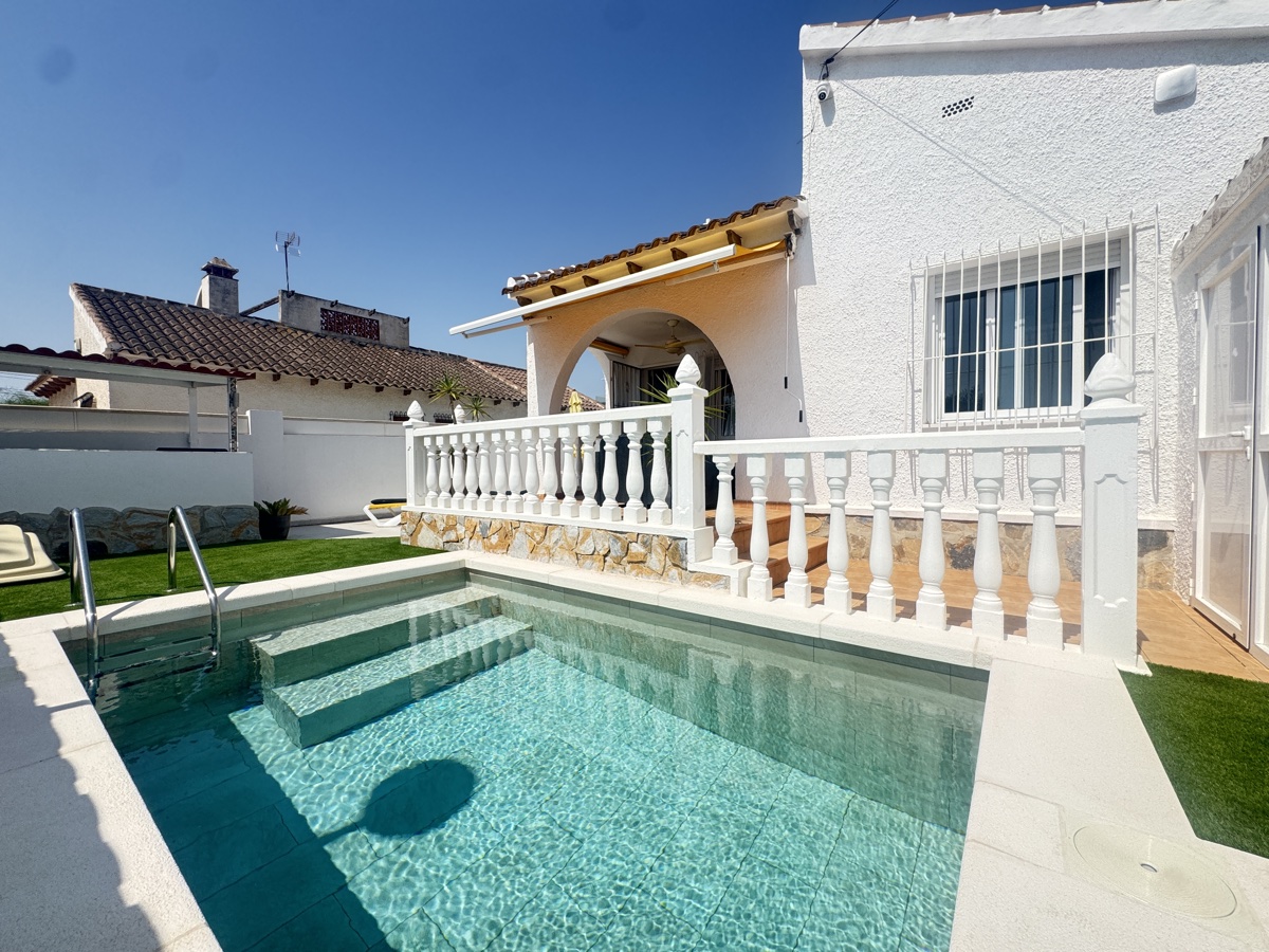 For sale - 2 Bedroom 2 Bathroom Villa in Eagles Nest - , Eagles Nest, Alicante, Spain - Alicante