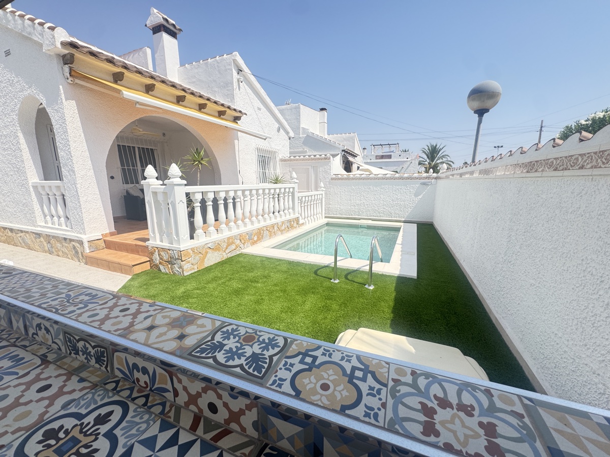For sale - 2 Bedroom 2 Bathroom Villa in Eagles Nest - , Eagles Nest, Alicante, Spain - Alicante