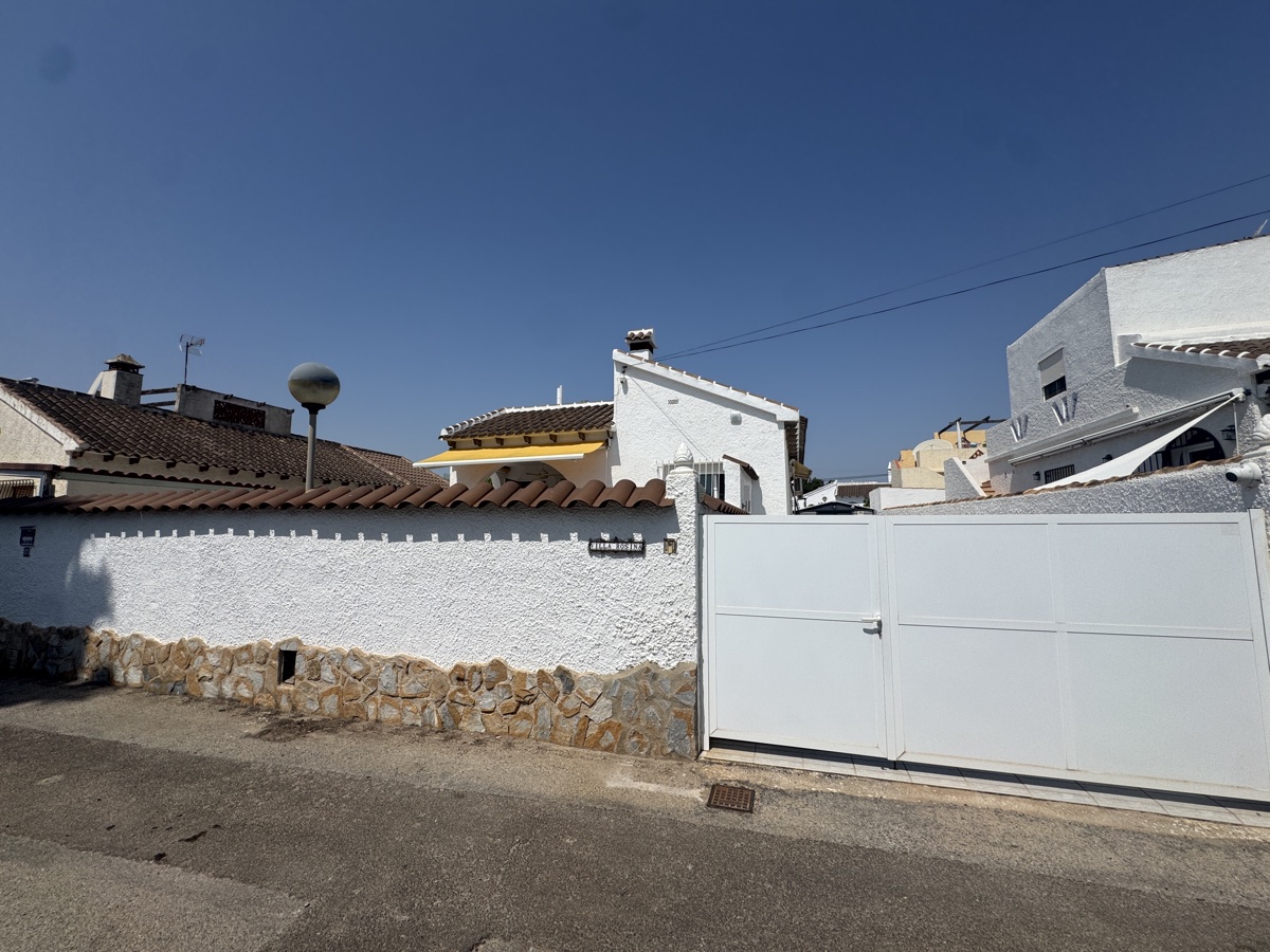 For sale - 2 Bedroom 2 Bathroom Villa in Eagles Nest - , Eagles Nest, Alicante, Spain - Alicante