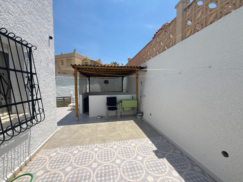 For sale - 2 Bedroom 1 Bathroom Bungalow in Villamartin -  - Alicante