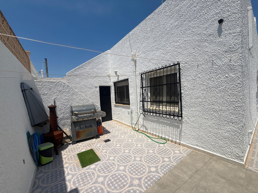 For sale - 2 Bedroom 1 Bathroom Bungalow in Villamartin -  - Alicante