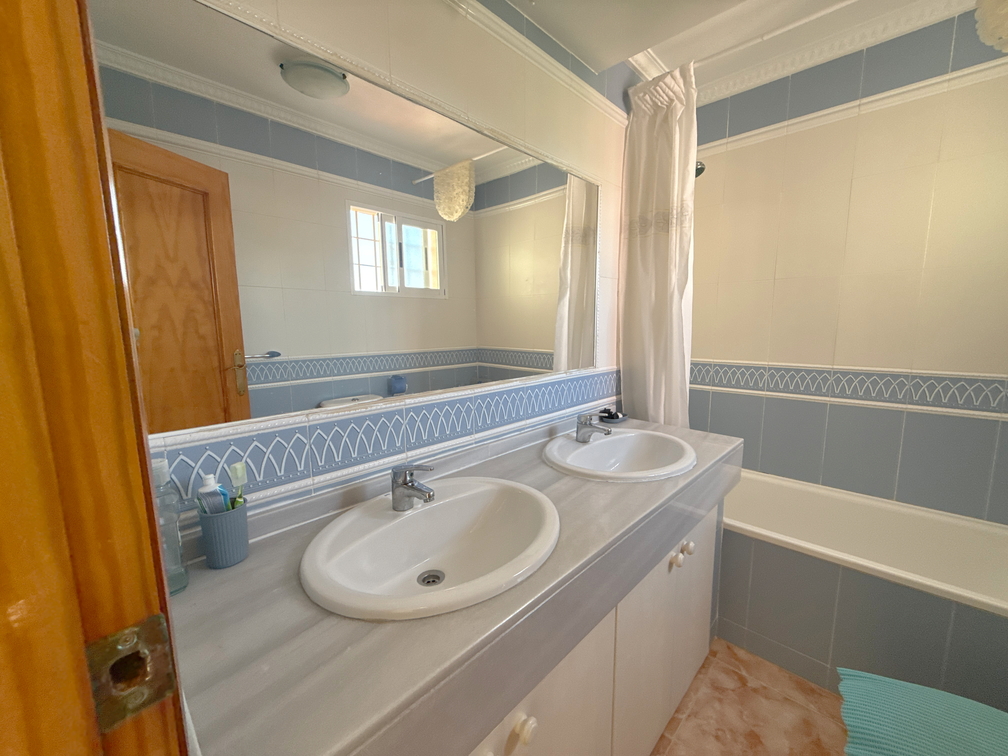For sale - 3 Bedroom 2 Bathroom Villa in Cabo Roig -  - Alicante