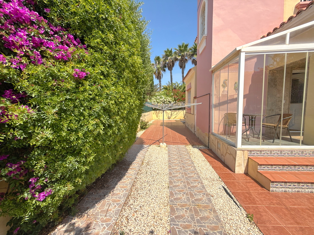 For sale - 3 Bedroom 2 Bathroom Villa in Cabo Roig -  - Alicante