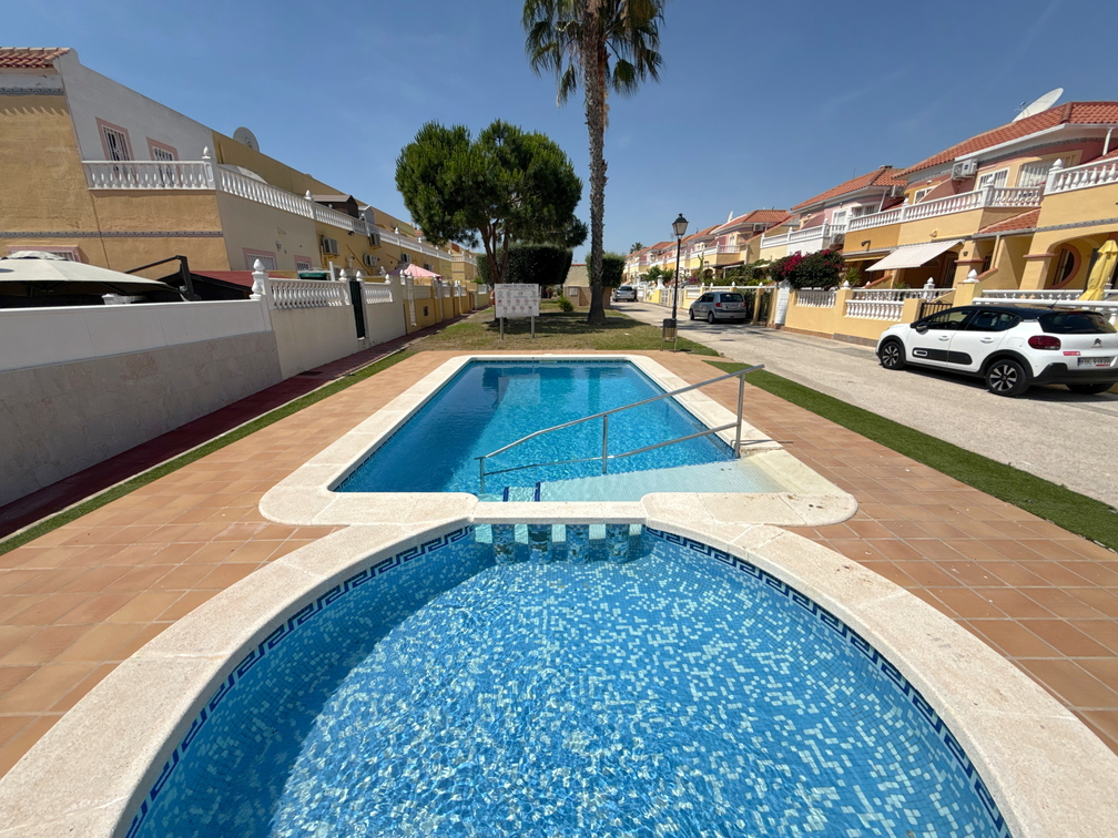 For sale - 3 Bedroom 2 Bathroom Villa in Cabo Roig -  - Alicante