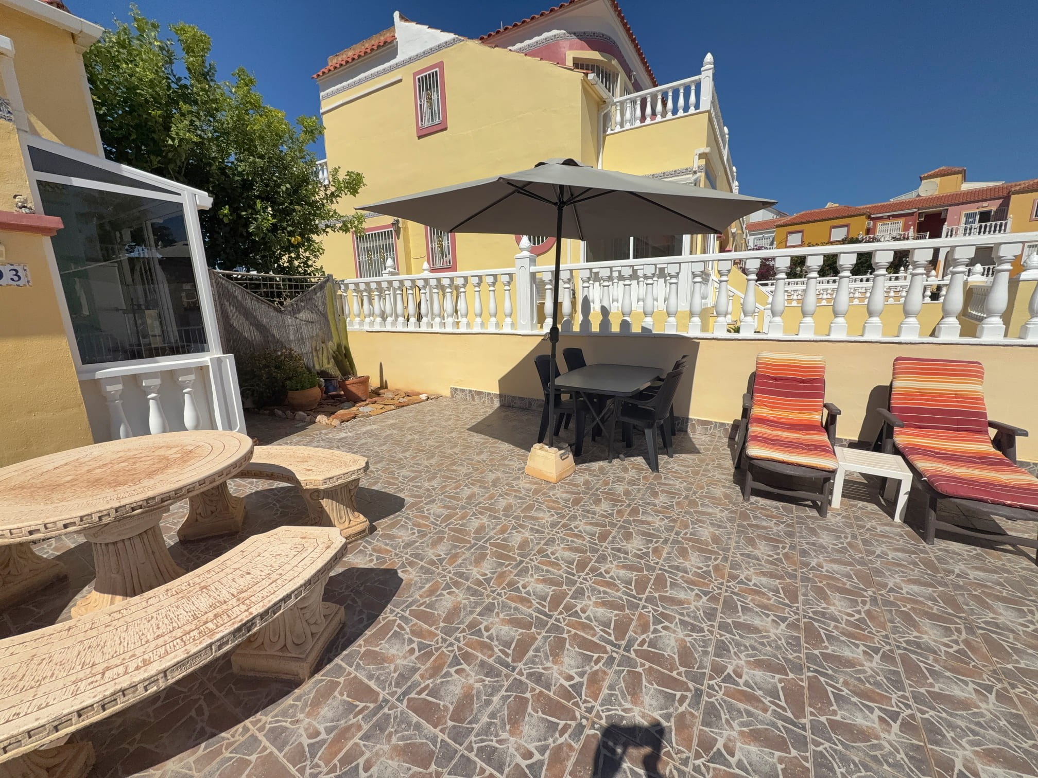 For sale - 2 Bedroom 2 Bathroom Semi Detached House in Cabo Roig -  - Alicante