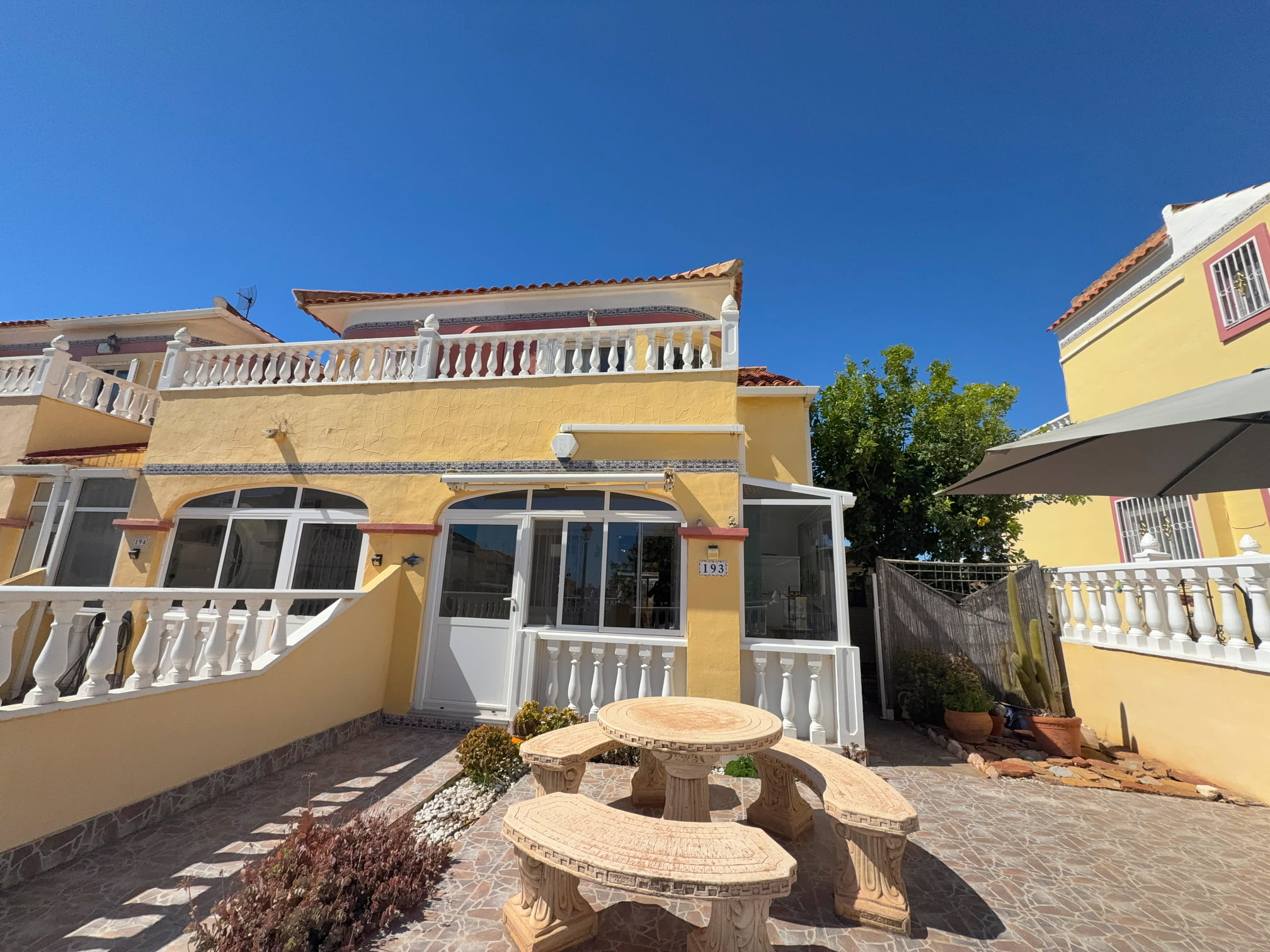 For sale - 2 Bedroom 2 Bathroom Semi Detached House in Cabo Roig -  - Alicante