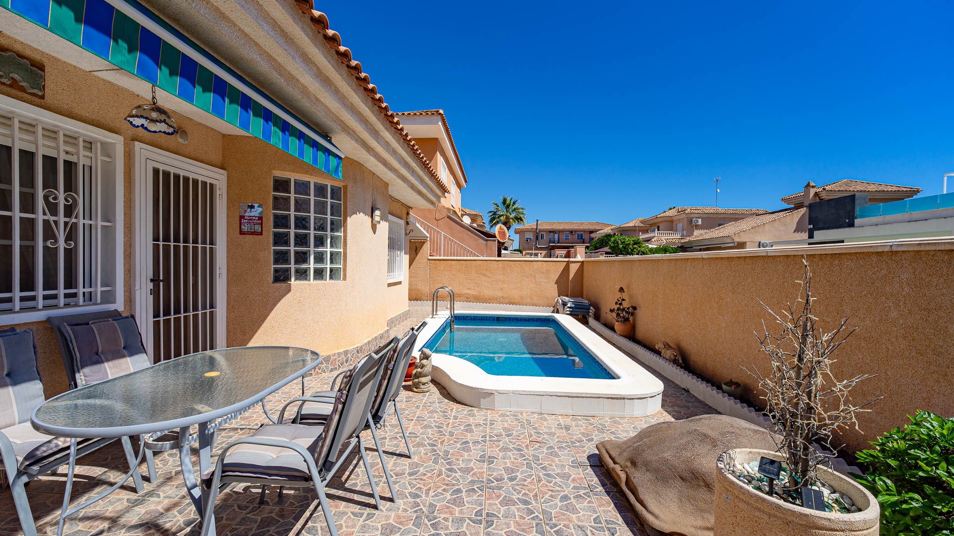 For sale - 2 Bedroom 2 Bathroom Villa in Punta Prima - Punta Prima  - Alicante