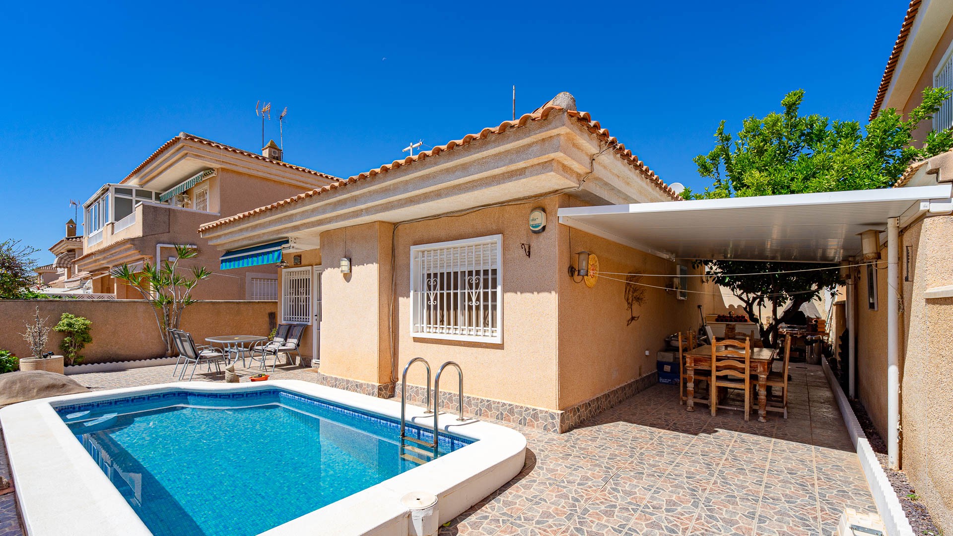 For sale - 2 Bedroom 2 Bathroom Villa in Punta Prima - Punta Prima  - Alicante