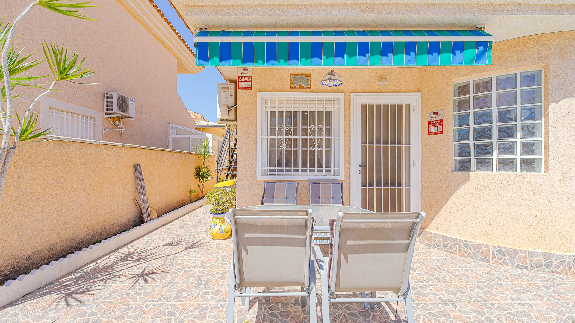 For sale - 2 Bedroom 2 Bathroom Villa in Punta Prima - Punta Prima  - Alicante