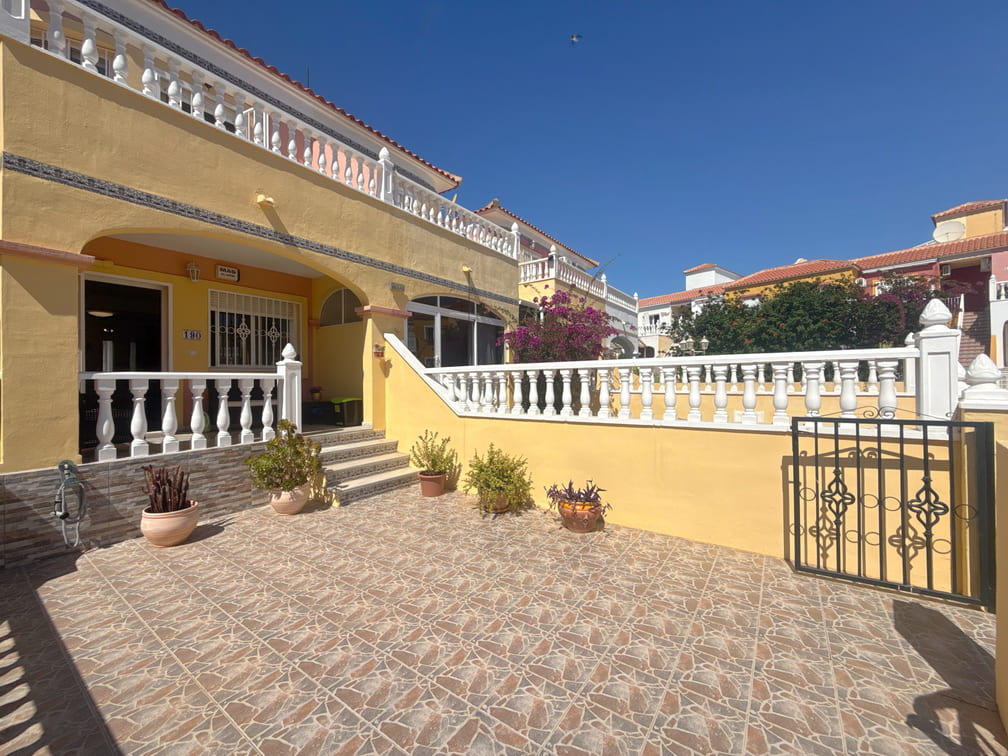 For sale - 3 Bedroom 2 Bathroom Townhouse in Cabo Roig -  - Alicante