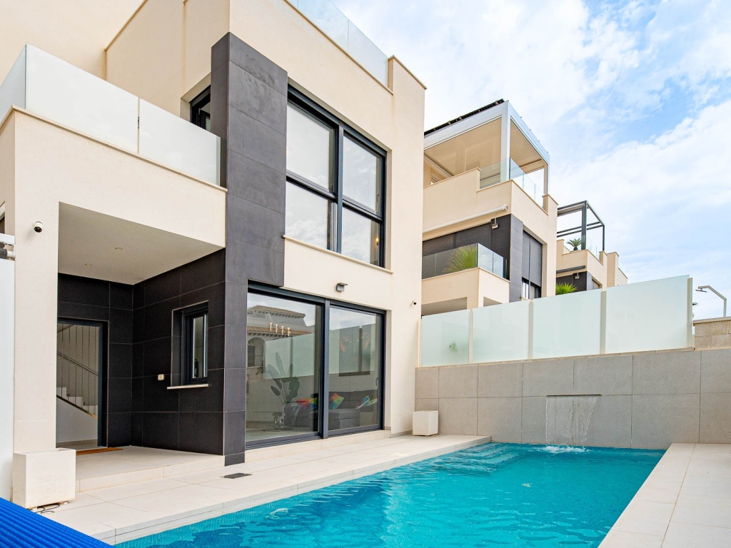 4 Bedroom 2 Bathroom Villa in Punta Prima