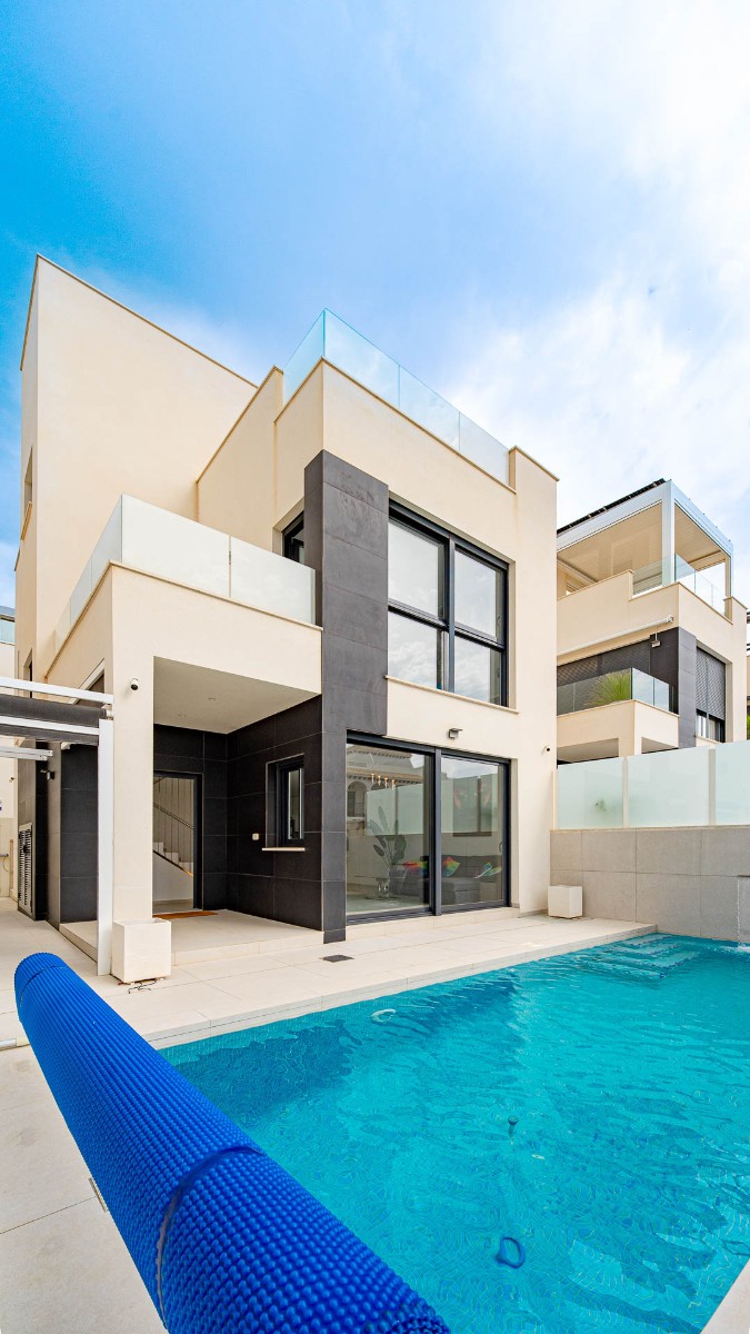 For sale - 4 Bedroom 2 Bathroom Villa in Punta Prima - Punta Prima  - Alicante
