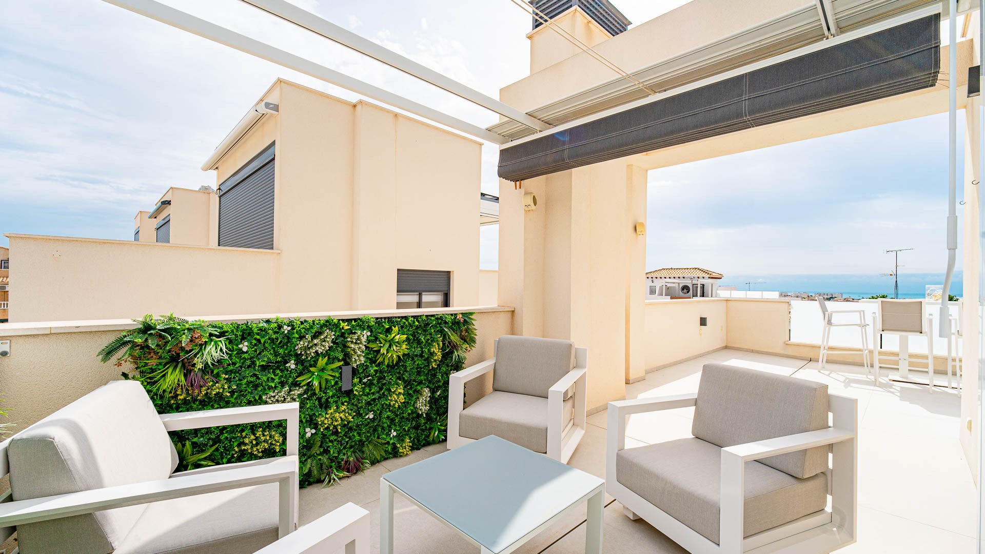 For sale - 4 Bedroom 2 Bathroom Villa in Punta Prima - Punta Prima  - Alicante