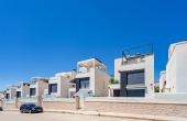 3-17826/77959, 4 Bedroom 2 Bathroom Villa in Punta Prima