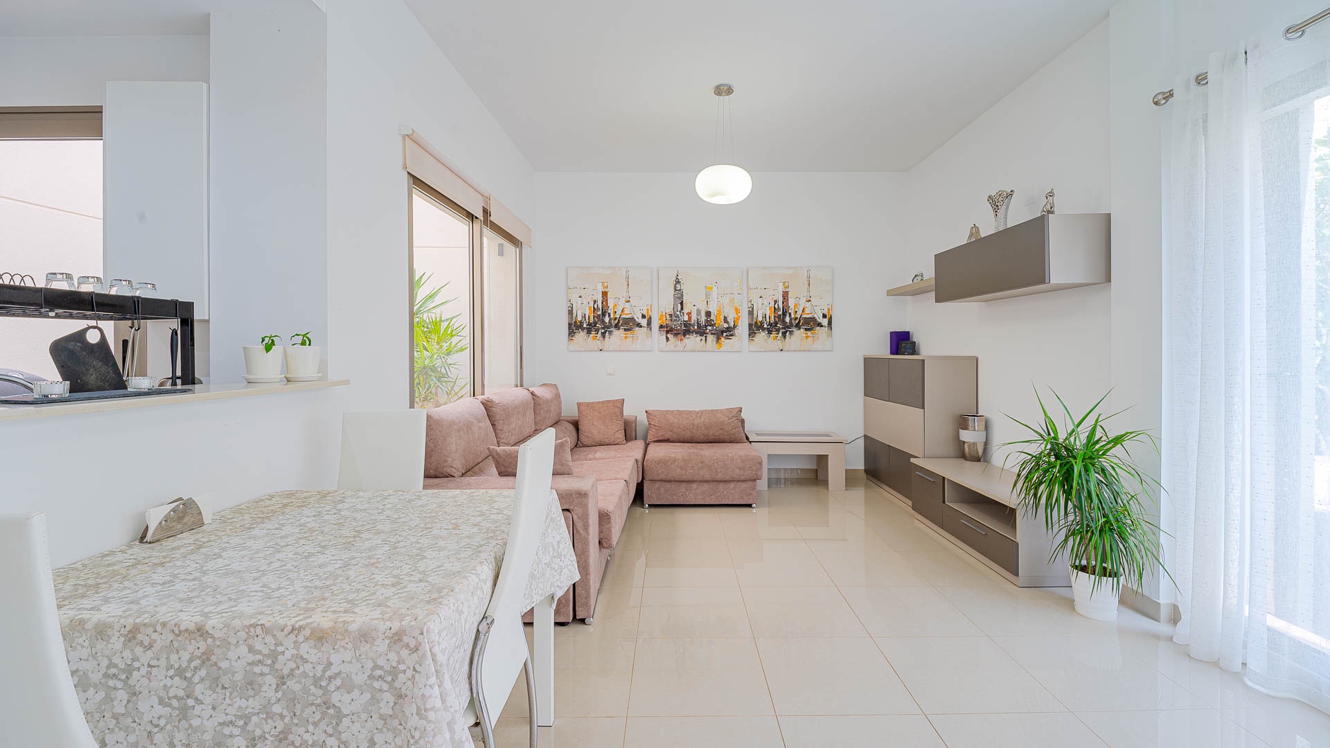 For sale - 3 Bedroom 3 Bathroom Townhouse in Punta Prima - Punta Prima  - Alicante
