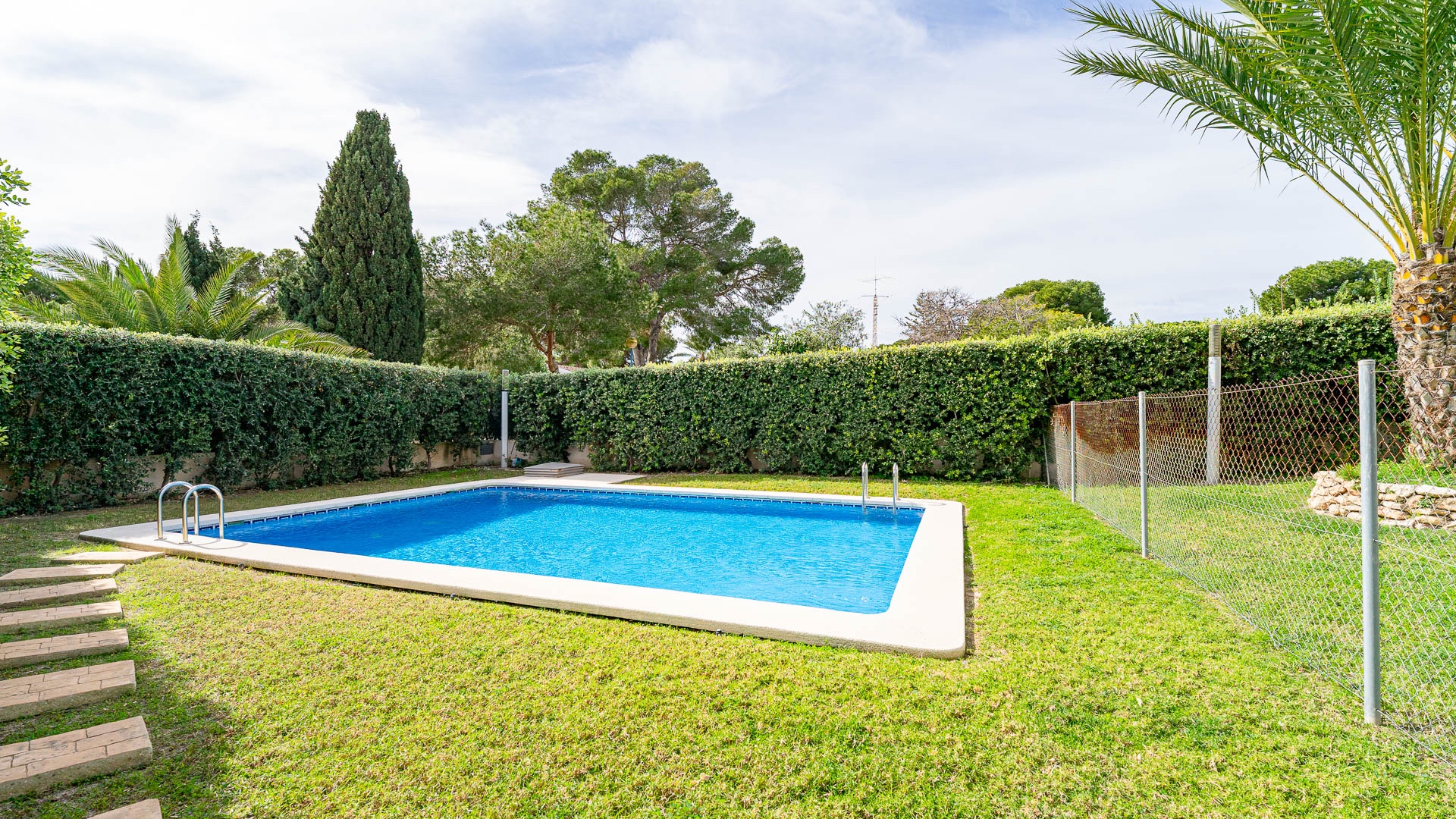 For sale - 3 Bedroom 3 Bathroom Townhouse in Punta Prima - Punta Prima  - Alicante