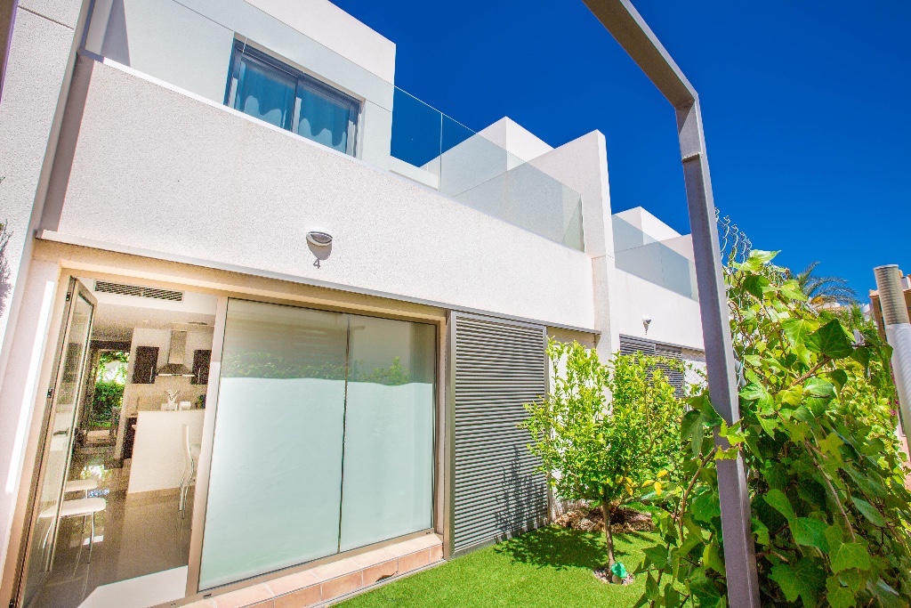 For sale - 3 Bedroom 3 Bathroom Townhouse in Punta Prima - Punta Prima  - Alicante