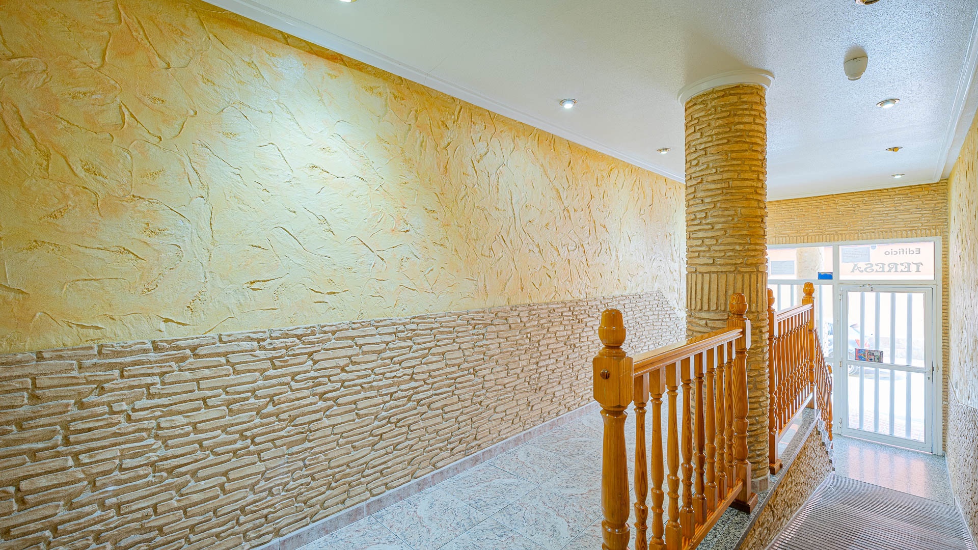 For sale - 2 Bedroom 1 Bathroom Apartament in Torrevieja - Torrevieja  - Alicante