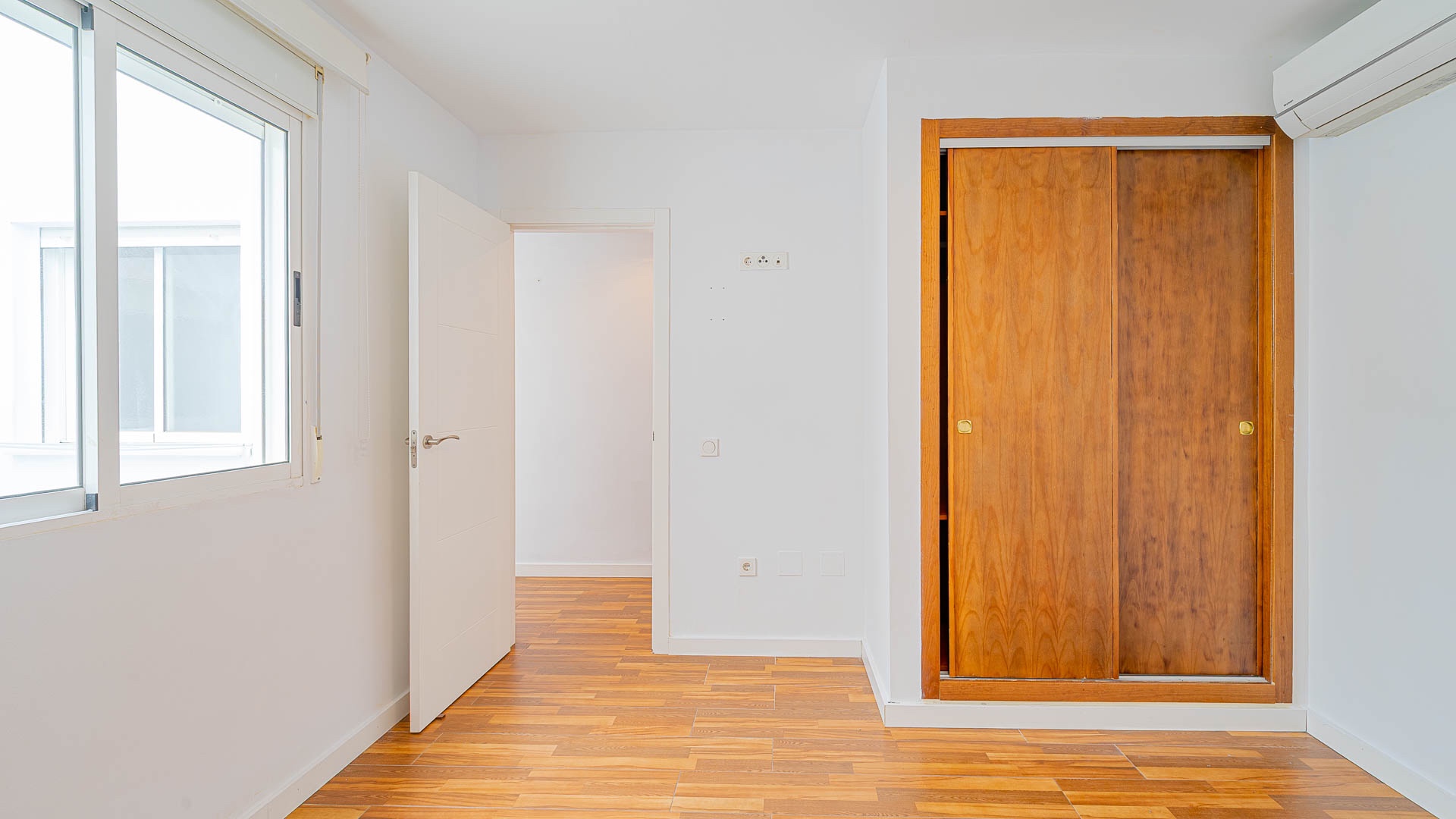 For sale - 2 Bedroom 1 Bathroom Apartament in Torrevieja - Torrevieja  - Alicante