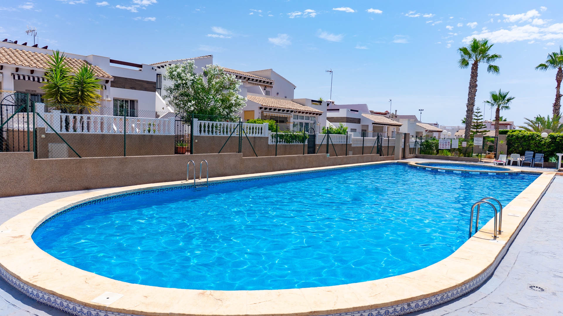 For sale - 3 Bedroom 2 Bathroom Quad in Punta Prima - Punta Prima  - Alicante