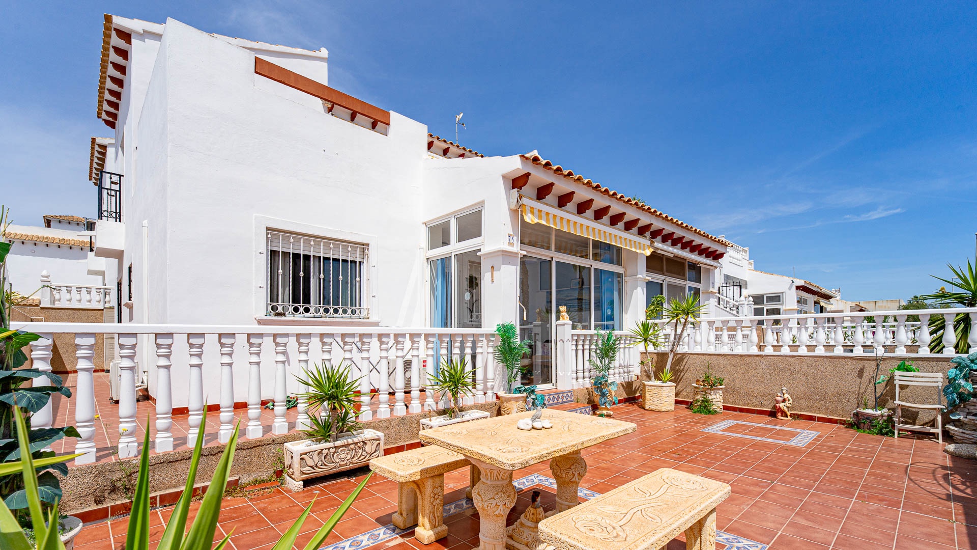 For sale - 3 Bedroom 2 Bathroom Quad in Punta Prima - Punta Prima  - Alicante