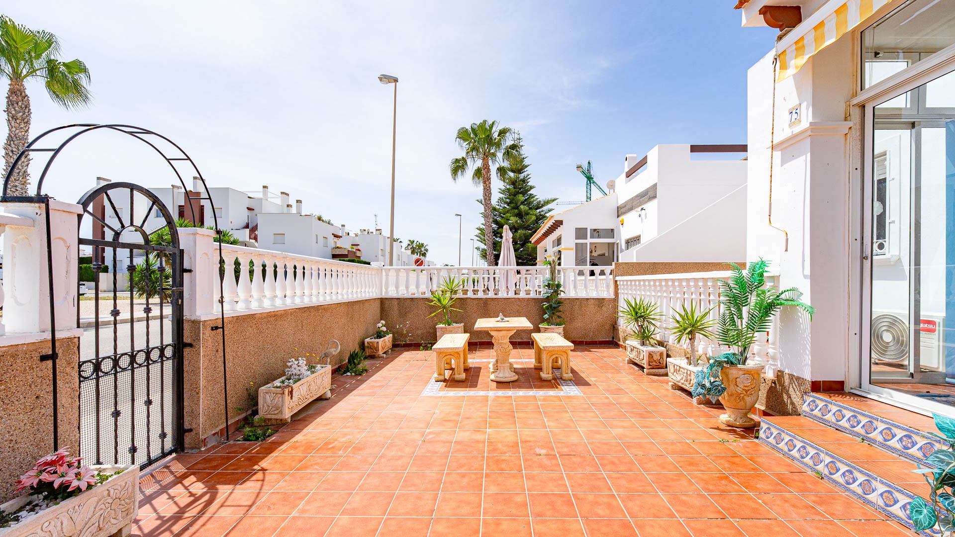 For sale - 3 Bedroom 2 Bathroom Quad in Punta Prima - Punta Prima  - Alicante