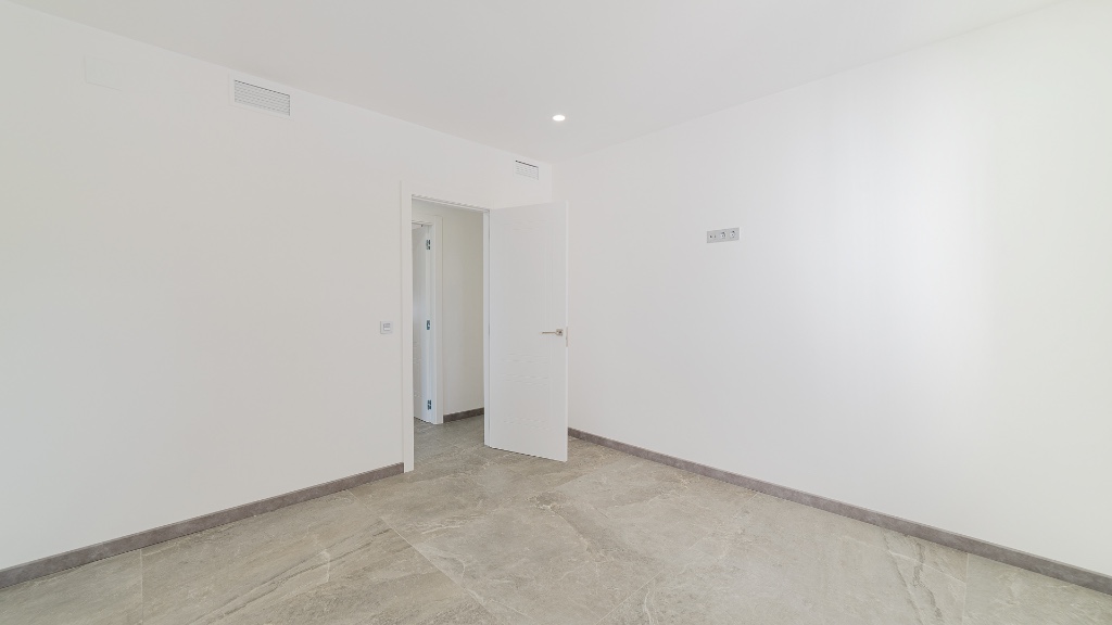 For sale - 6 Bedroom 3 Bathroom Villa in Los Balcones - Los Balcones  - Alicante