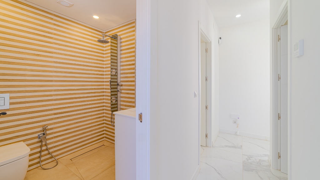 For sale - 6 Bedroom 3 Bathroom Villa in Los Balcones - Los Balcones  - Alicante