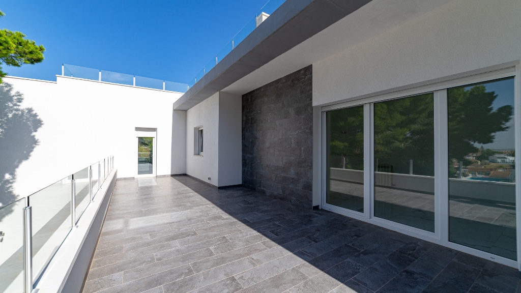 For sale - 6 Bedroom 3 Bathroom Villa in Los Balcones - Los Balcones  - Alicante