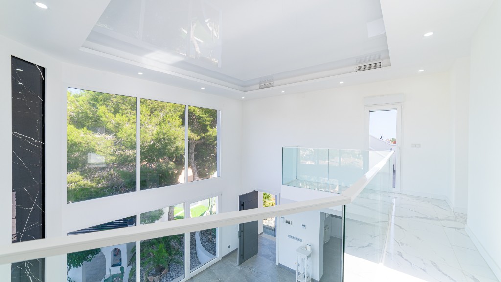 For sale - 6 Bedroom 3 Bathroom Villa in Los Balcones - Los Balcones  - Alicante