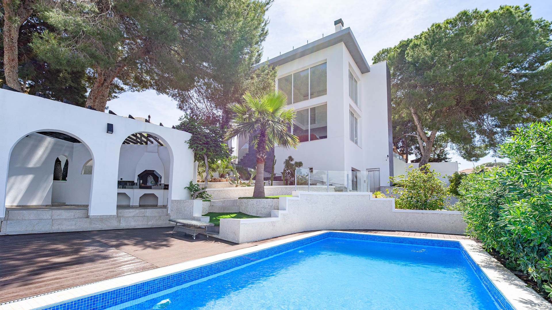 For sale - 6 Bedroom 3 Bathroom Villa in Los Balcones - Los Balcones  - Alicante