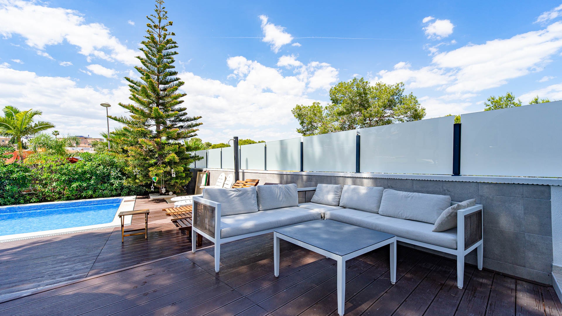 For sale - 6 Bedroom 3 Bathroom Villa in Los Balcones - Los Balcones  - Alicante