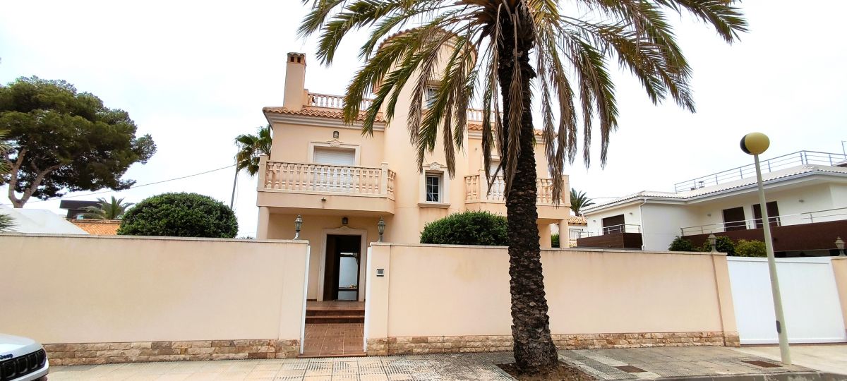 For sale - 4 Bedroom 4 Bathroom Villa in CABO ROIG - , CABO ROIG, Alicante, Spain - Alicante