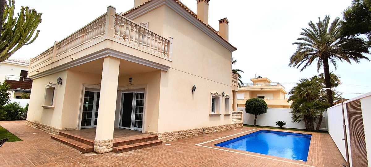 For sale - 4 Bedroom 4 Bathroom Villa in CABO ROIG - , CABO ROIG, Alicante, Spain - Alicante