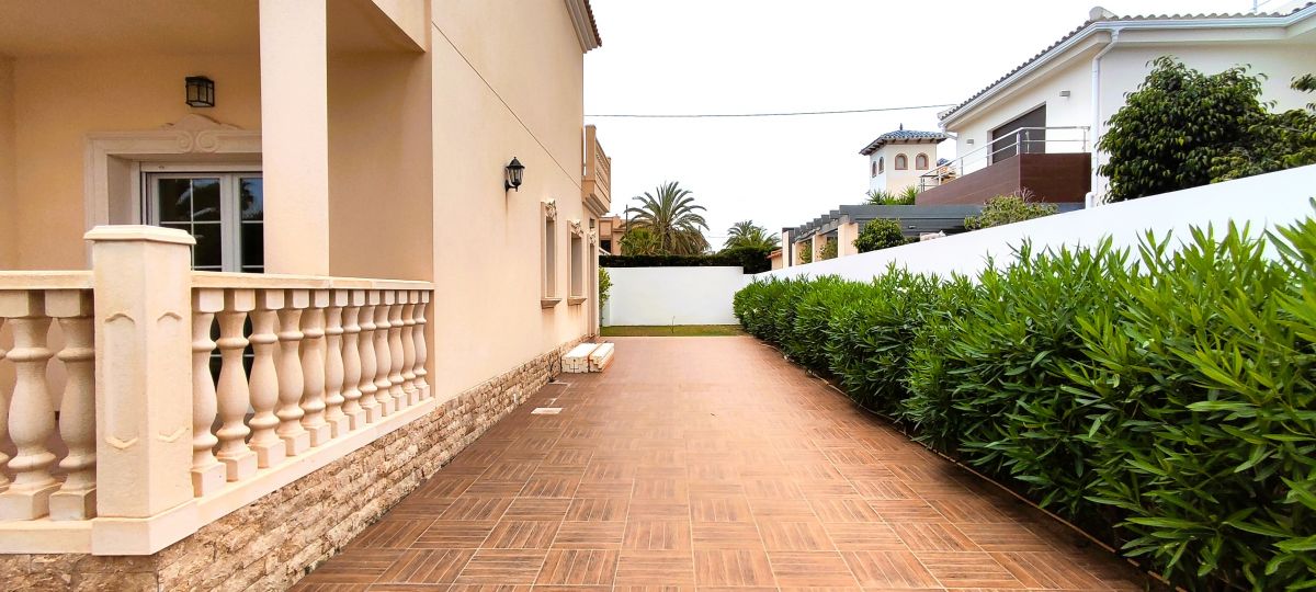 For sale - 4 Bedroom 4 Bathroom Villa in CABO ROIG - , CABO ROIG, Alicante, Spain - Alicante