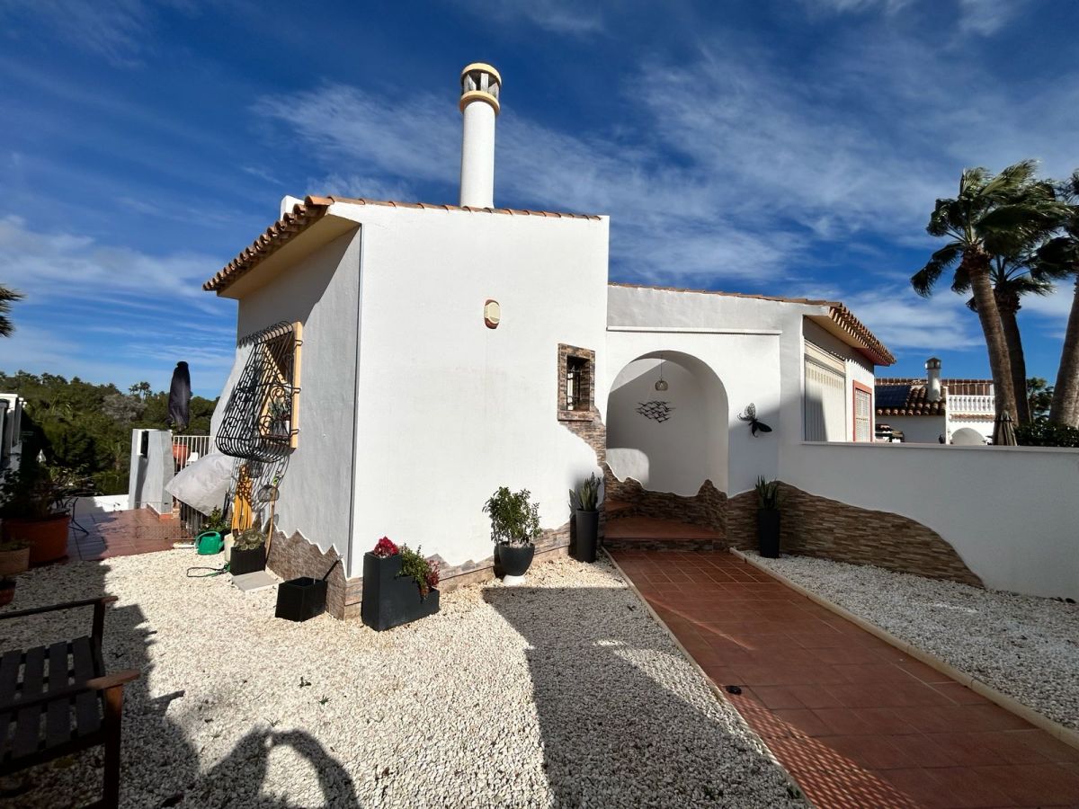 For sale - 3 Bedroom 2 Bathroom Semi Detached in VILLAMARTIN - , VILLAMARTIN, Alicante, Spain - Alicante