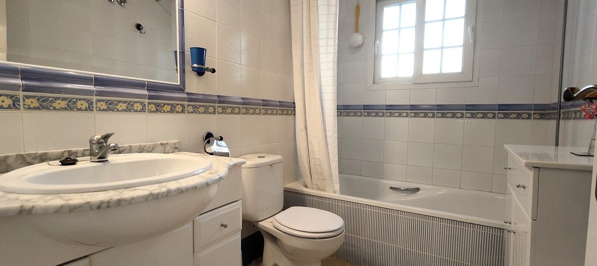 For sale - 2 Bedroom 2 Bathroom Townhouse in Villamartin - Alicante, Spain - Alicante