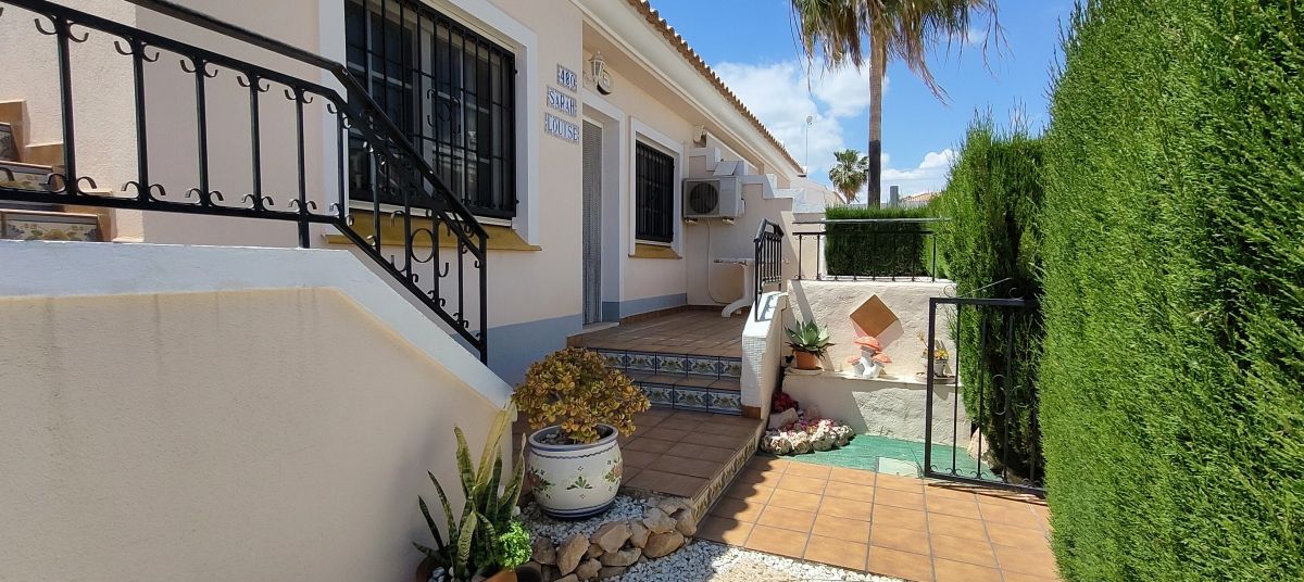 For sale - 2 Bedroom 2 Bathroom Townhouse in Villamartin - Alicante, Spain - Alicante