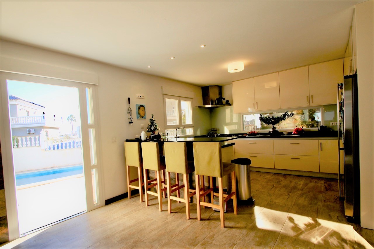For sale - 3 Bedroom 3 Bathroom Villa in Rojales - Ciudad Quesada  - Alicante