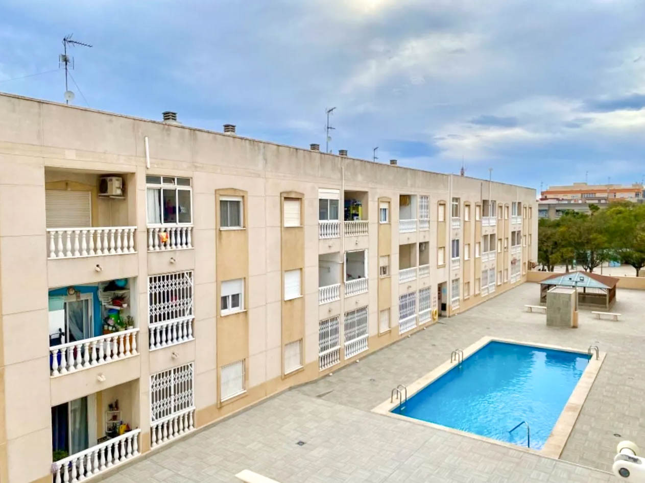 For sale - 2 Bedroom 1 Bathroom Apartment in Torrevieja - Antonio Machado  - Alicante