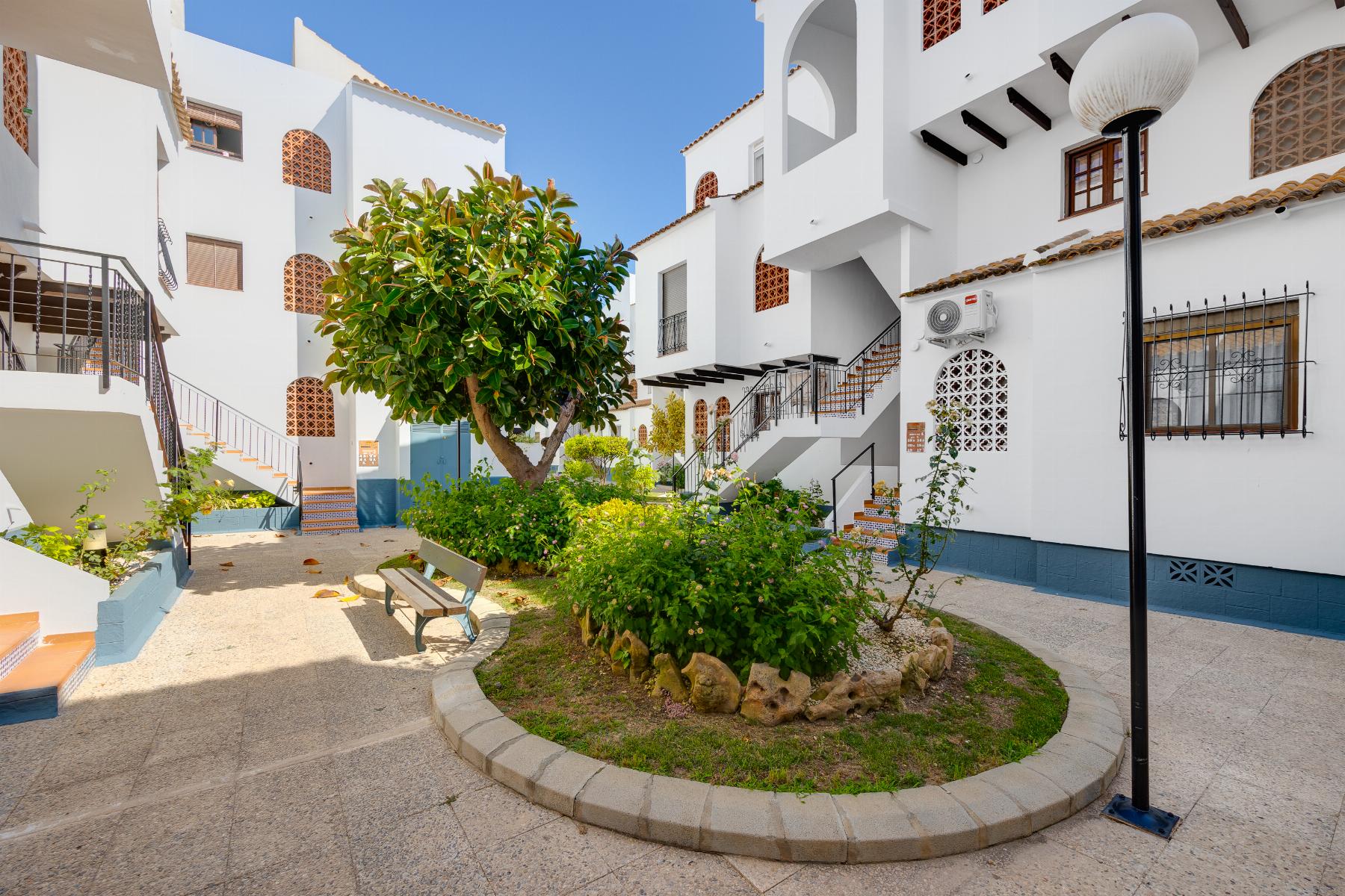 For sale - 2 Bedroom 1 Bathroom Ground Floor apartment in Torrevieja - playa de los naufragos  - Alicante