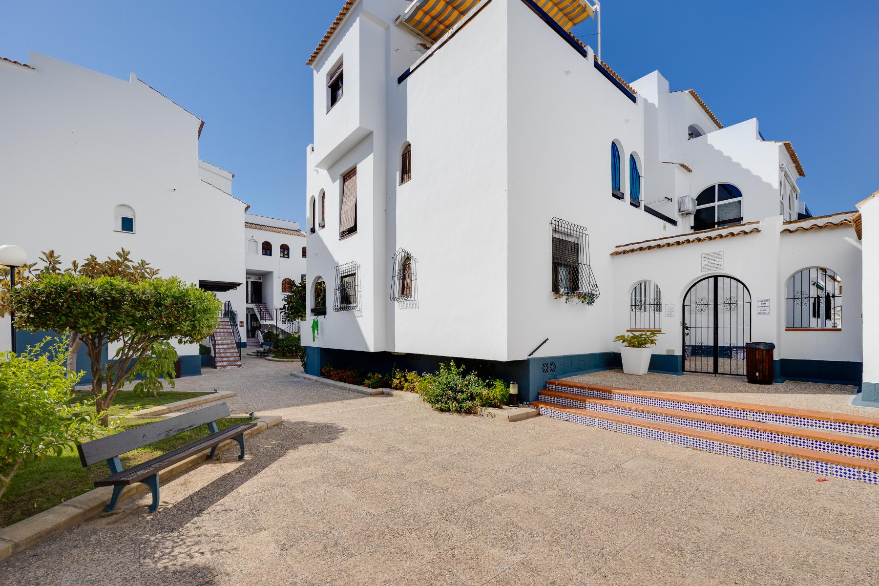 For sale - 2 Bedroom 1 Bathroom Ground Floor apartment in Torrevieja - playa de los naufragos  - Alicante