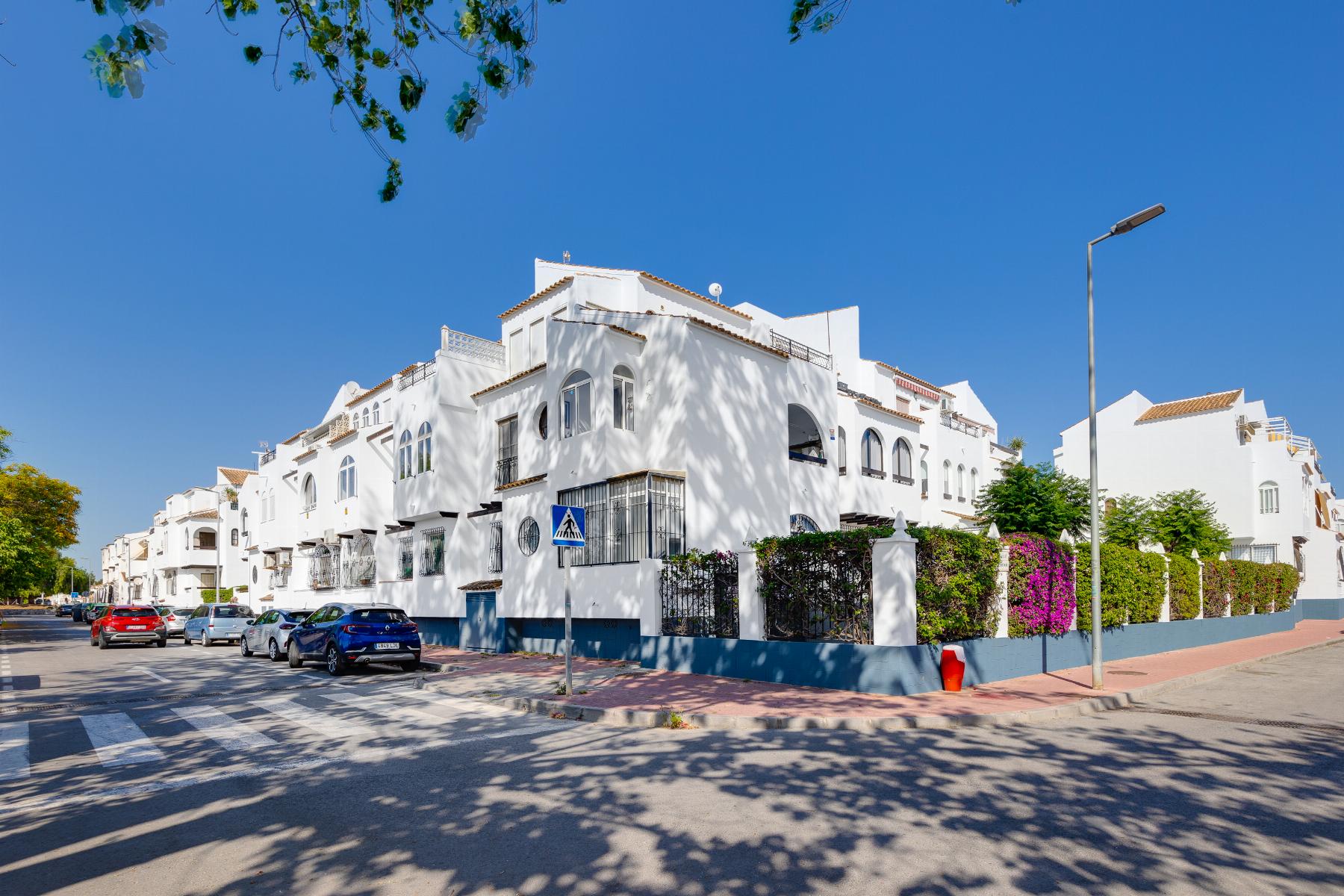 For sale - 2 Bedroom 1 Bathroom Ground Floor apartment in Torrevieja - playa de los naufragos  - Alicante