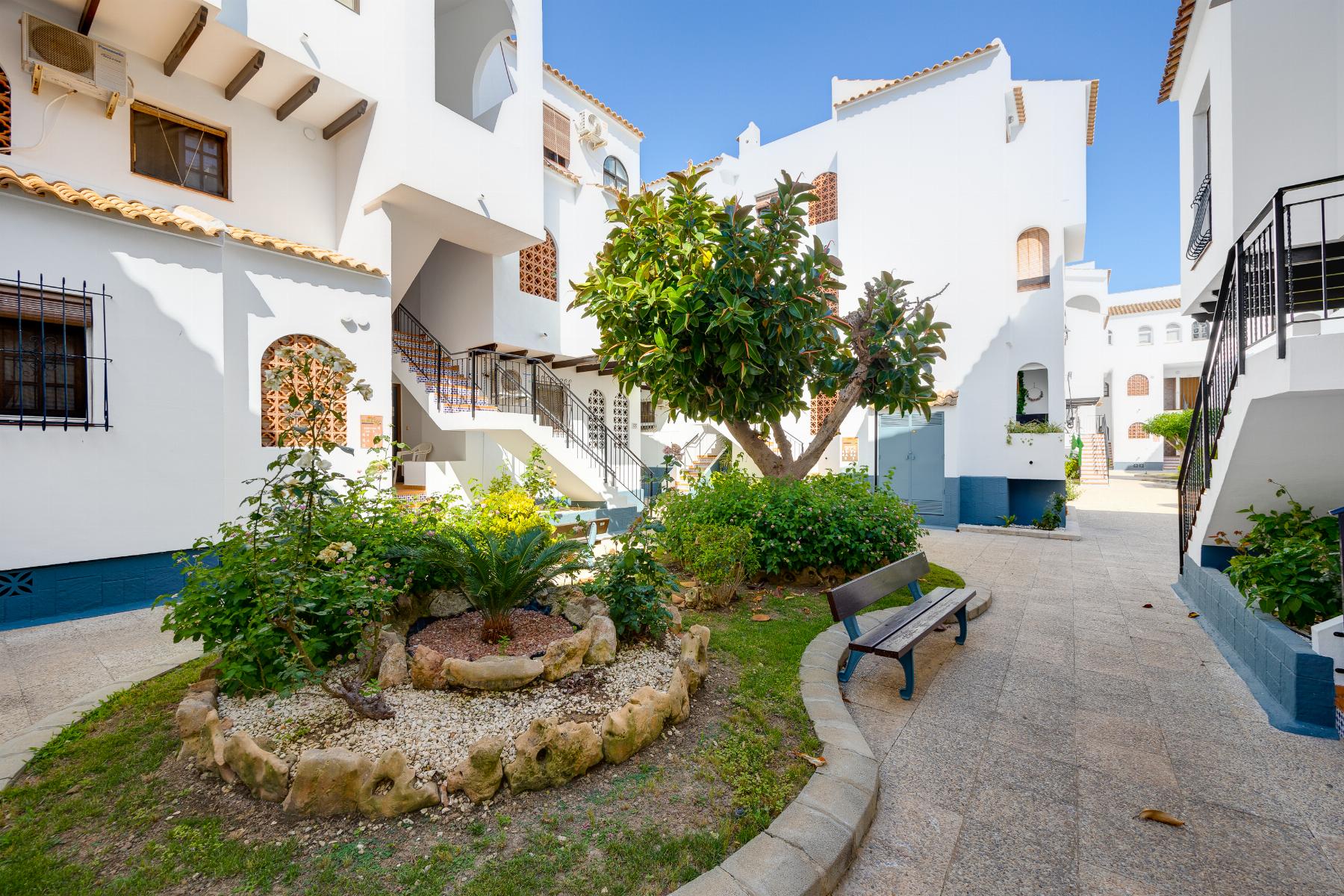 For sale - 2 Bedroom 1 Bathroom Ground Floor apartment in Torrevieja - playa de los naufragos  - Alicante