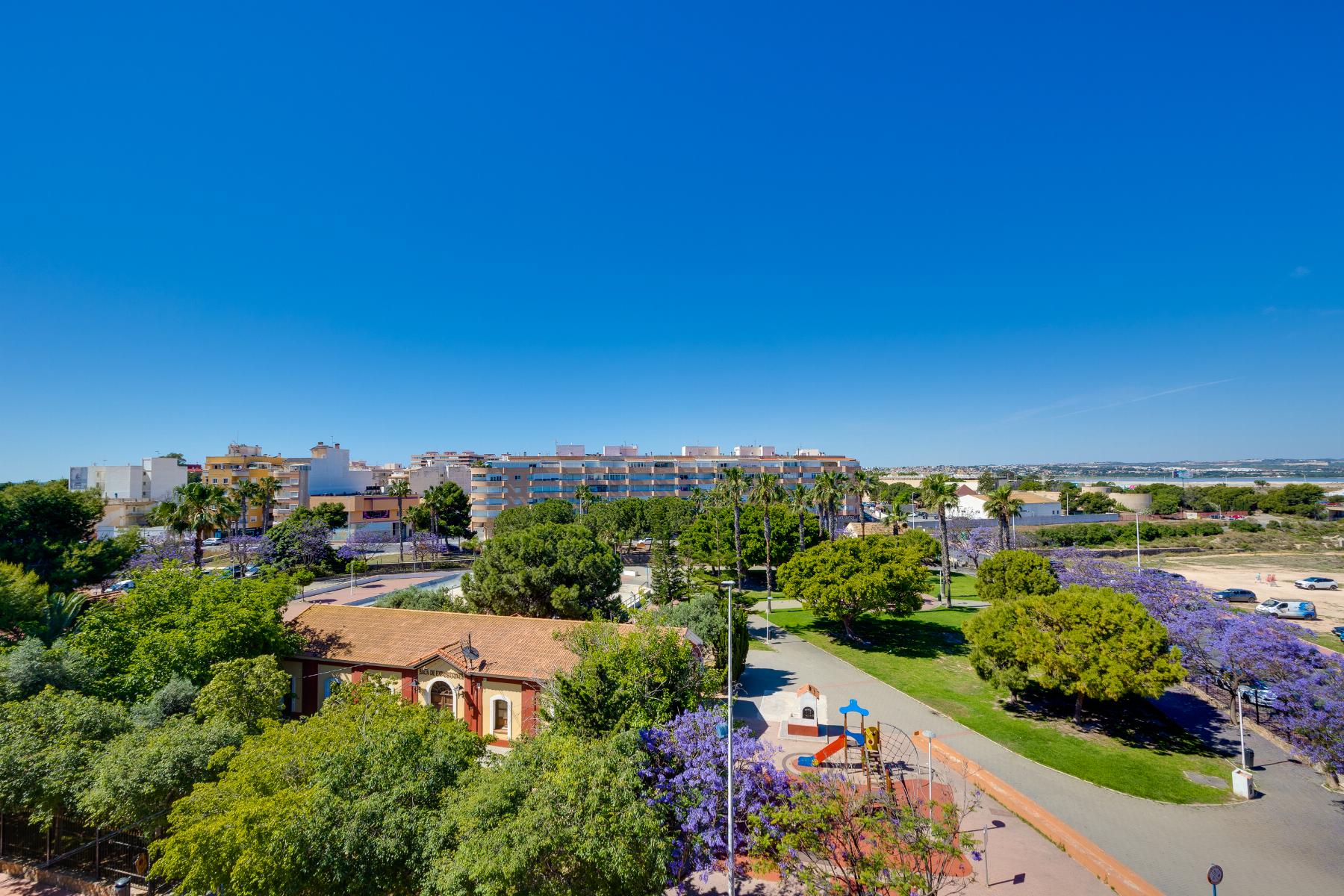 For sale - 2 Bedroom 1 Bathroom Apartament in Torrevieja - Playa del Acequión  - Alicante