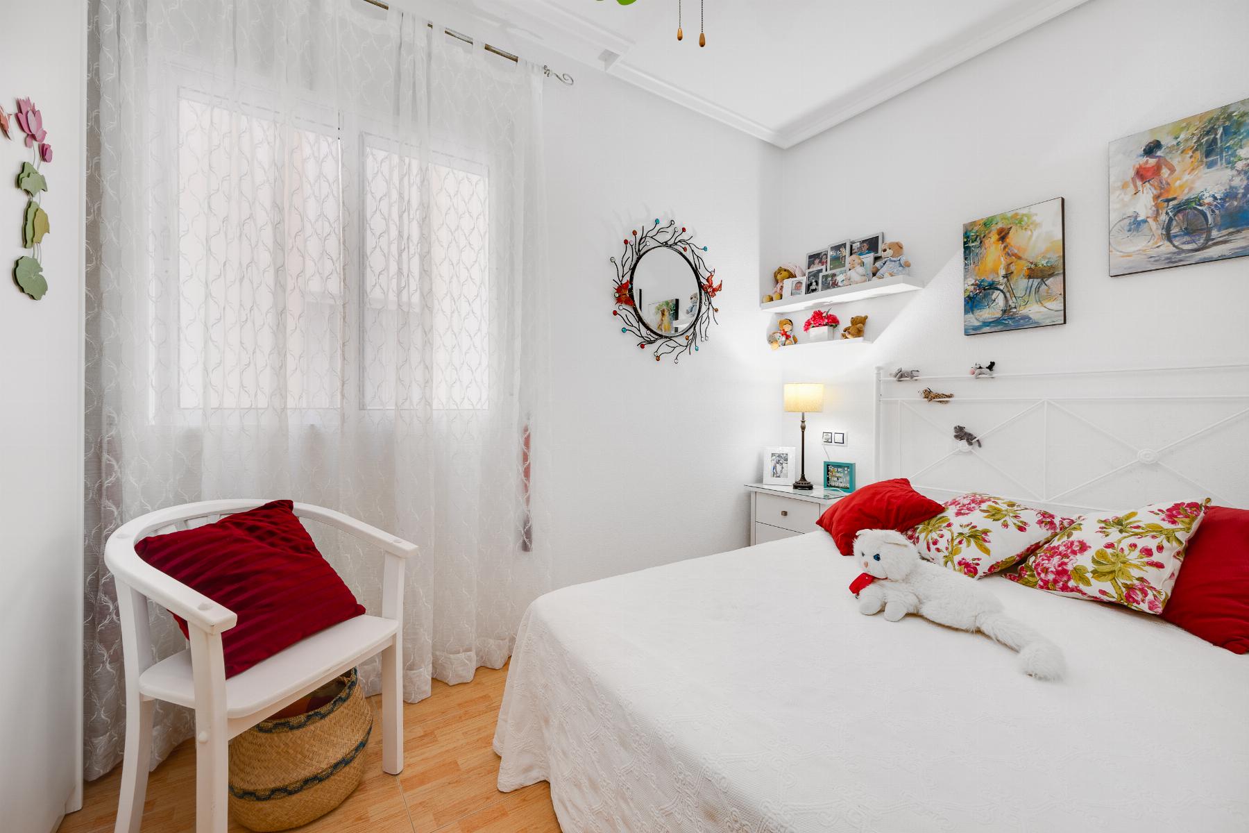 For sale - 2 Bedroom 1 Bathroom Apartament in Torrevieja - Playa del Acequión  - Alicante