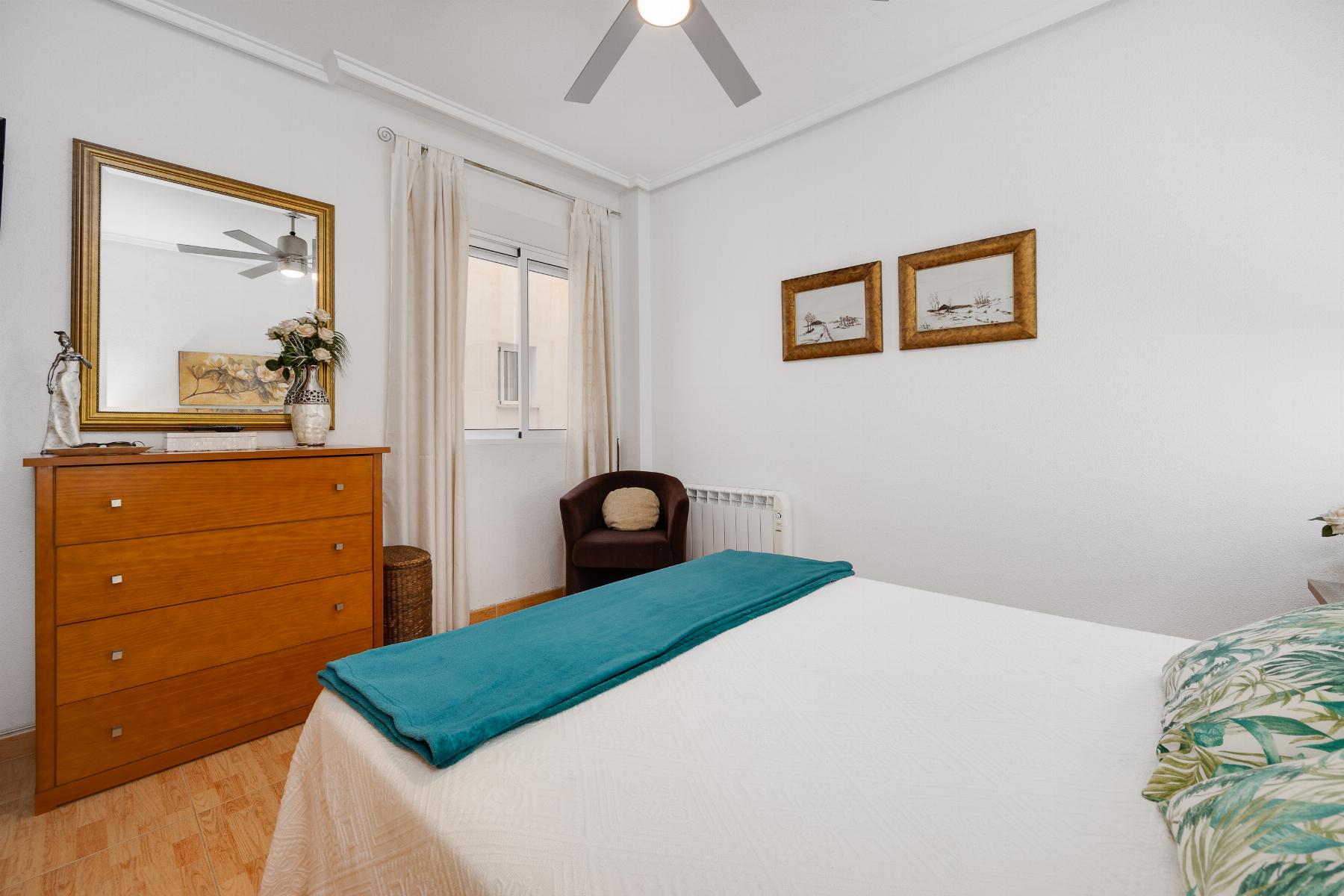 For sale - 2 Bedroom 1 Bathroom Apartament in Torrevieja - Playa del Acequión  - Alicante