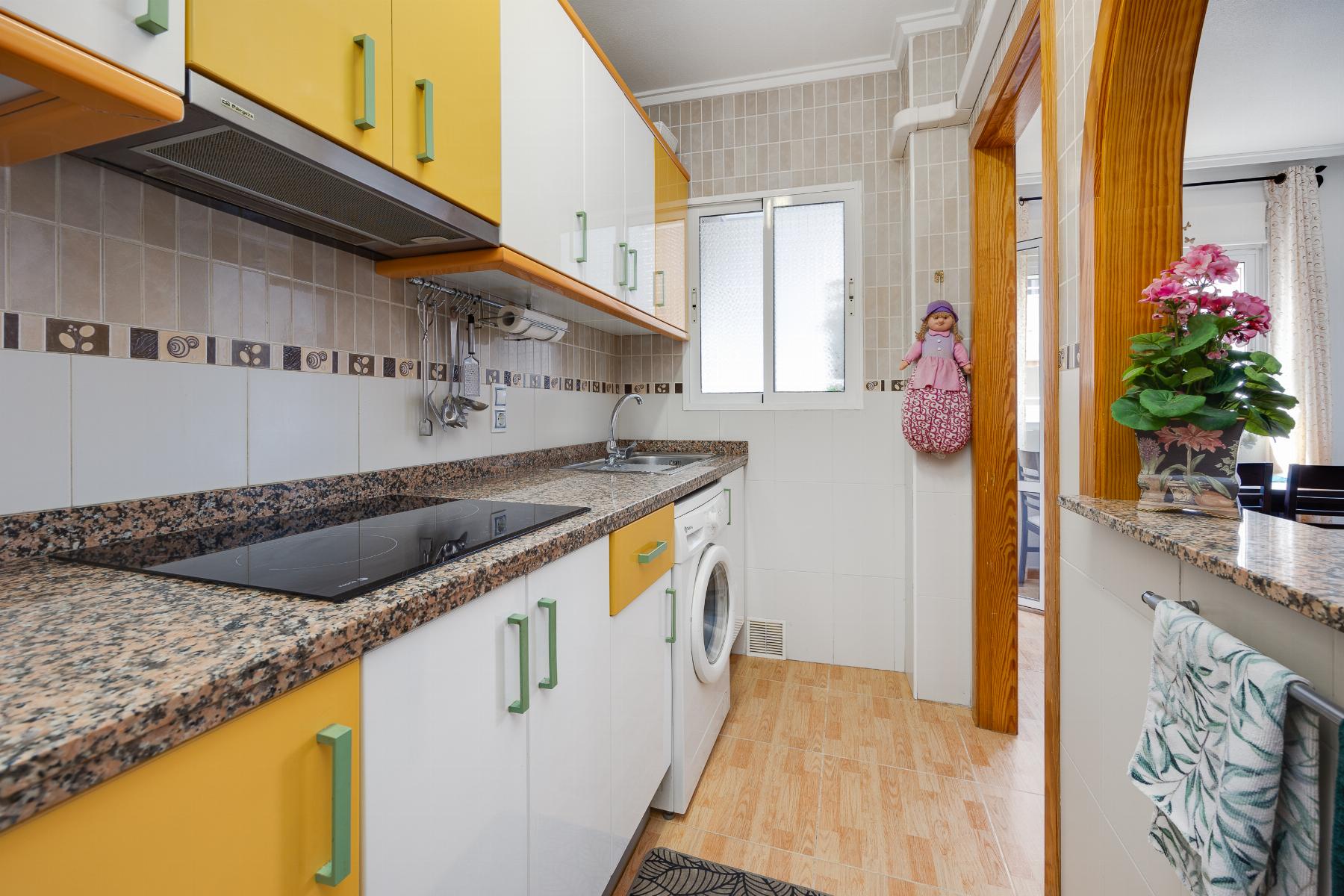 For sale - 2 Bedroom 1 Bathroom Apartament in Torrevieja - Playa del Acequión  - Alicante