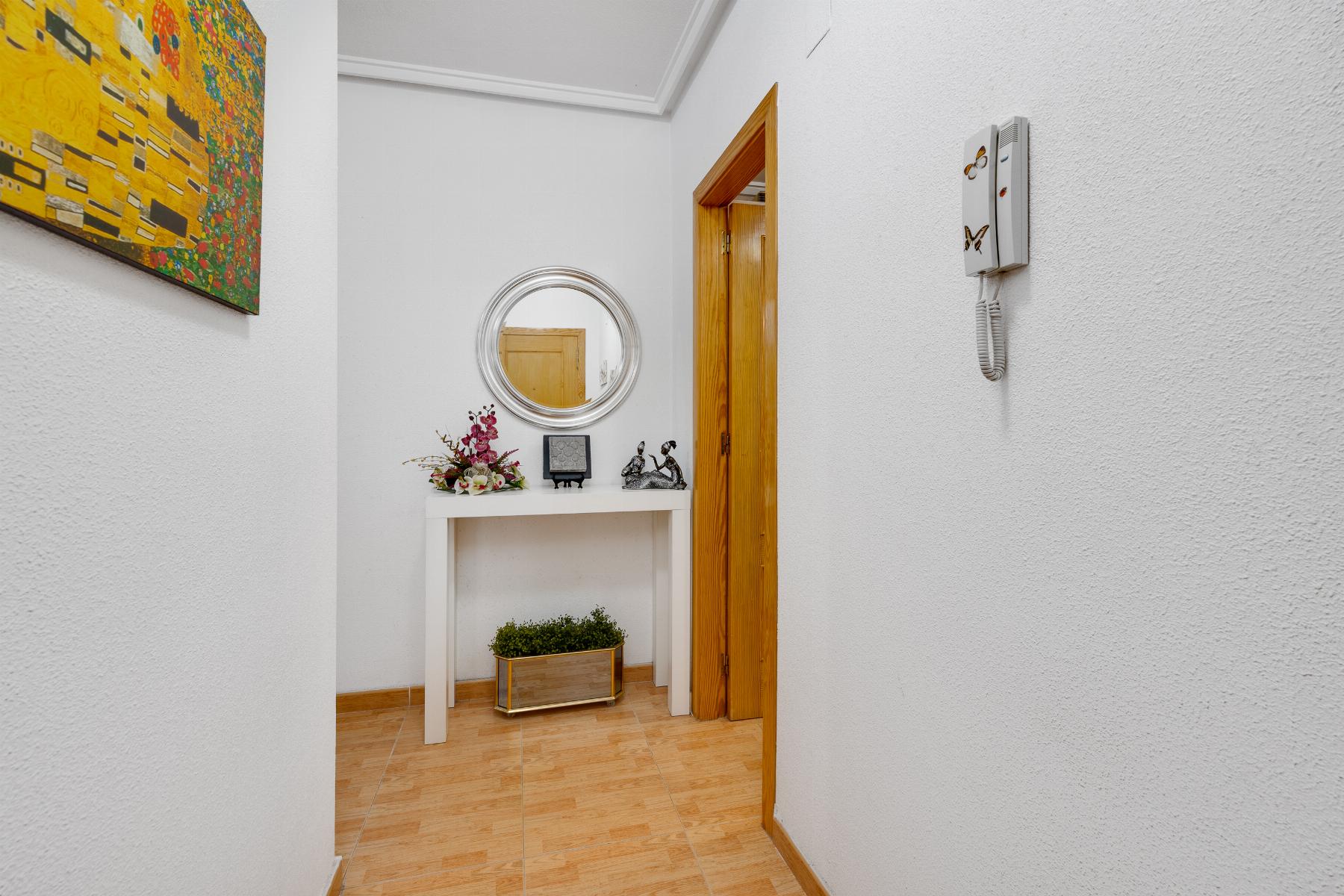 For sale - 2 Bedroom 1 Bathroom Apartament in Torrevieja - Playa del Acequión  - Alicante